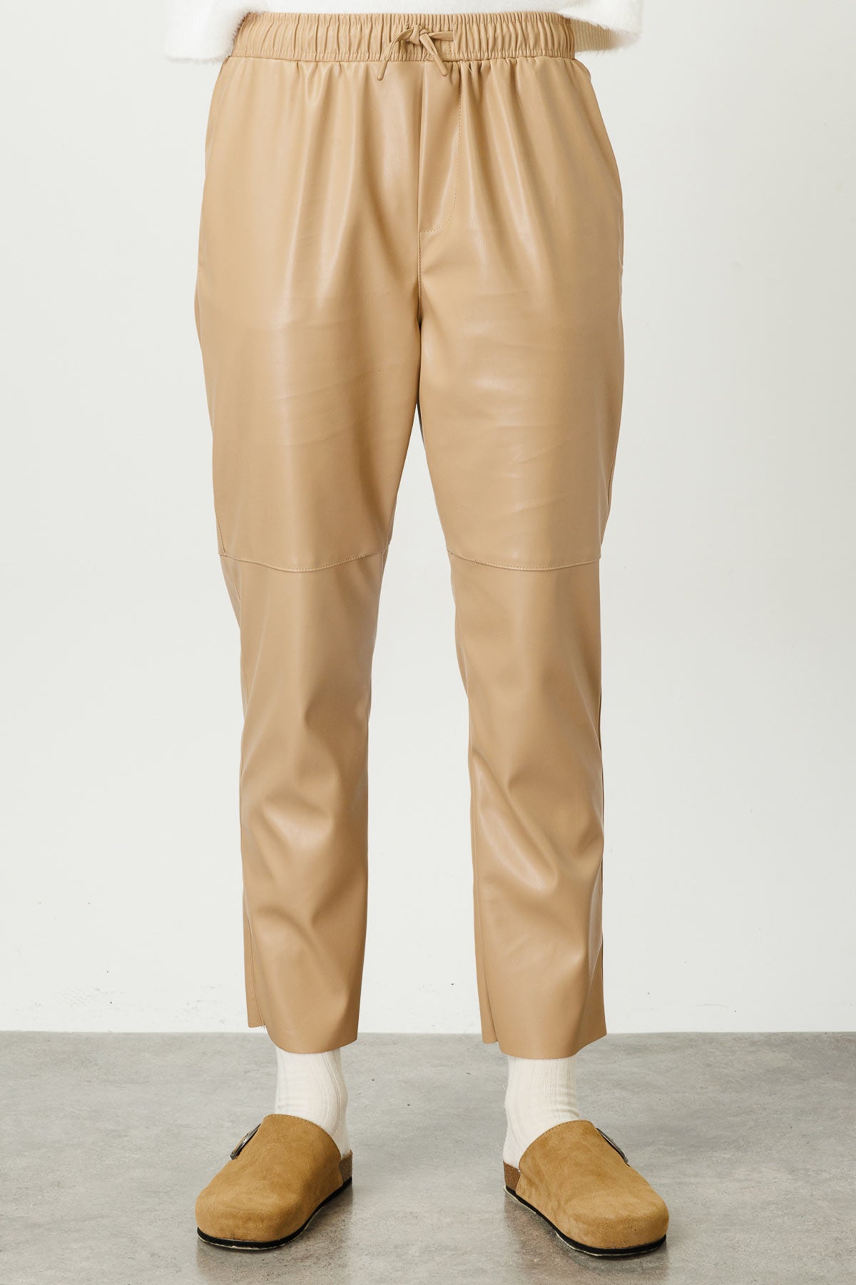 Sewing detailed leather pants - beige – Joozal
